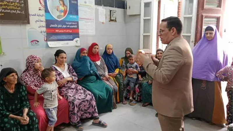 قافلة جامعة المنيا الطبية التنموية تقدم خدماتها لقرية «إبوان»