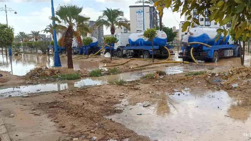 انتهاء اعمال سحب مياه السيول من المناطق المتضررة بمطروح