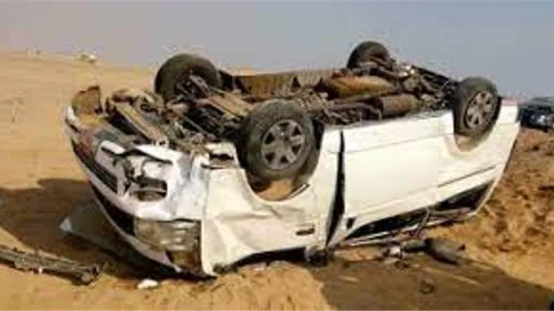 إصابة 10 فى انقلاب سيارة بطريق 