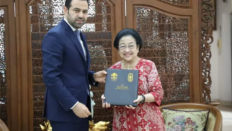 الأمين العام لمجلس حكماء المسلمين يلتقي برئيسة إندونيسيا السابقة