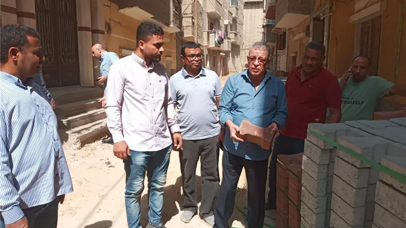 محافظ أسيوط: بدء أعمال تركيب بلاط الانترلوك بـ 16 شارع وحارة