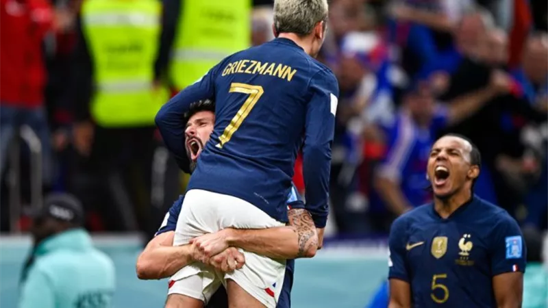 منتخب فرنسا يقرر استبعاد نجم برشلونة