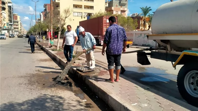 تطهير بالوعات وشبكات صرف الأمطار بالقنطرة غرب