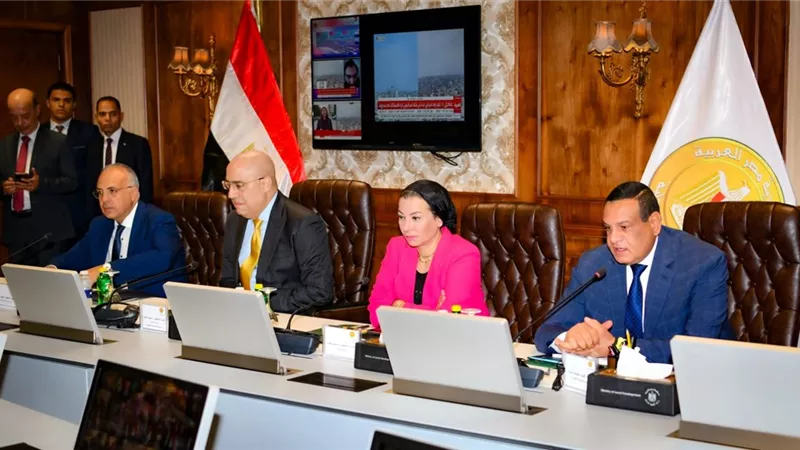 البيئة والتنمية المحلية والإسكان والري يراجعون موقف إدارة الازمات