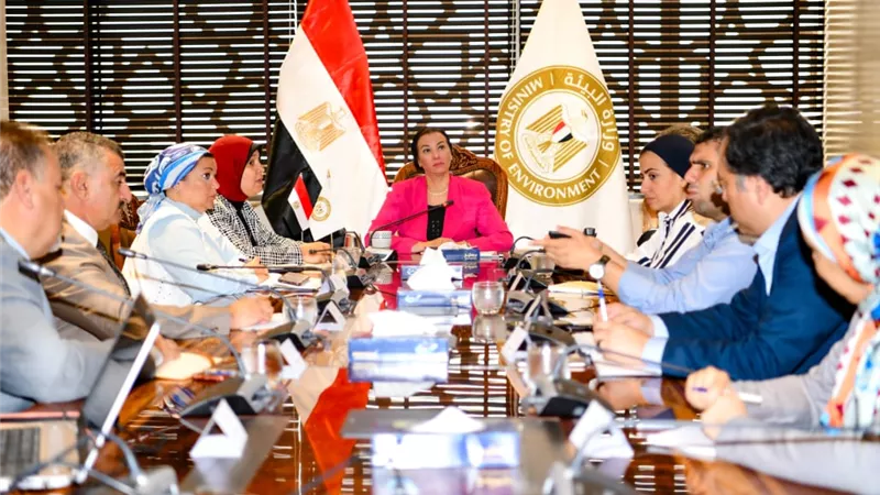 دعم محافظات منظومة مواجهة نوبات تلوث الهواء الحادة بالمعدات