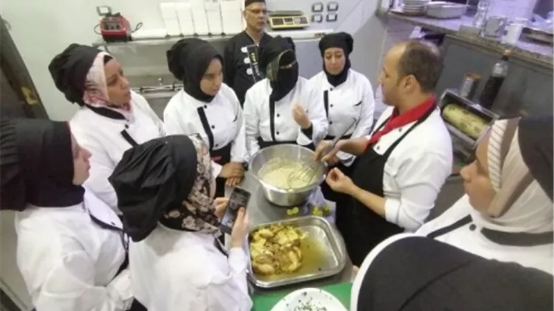 تدريب فتيات بنى سويف والقاهرة على 6 مهن يحتاجها سوق العمل.. صور