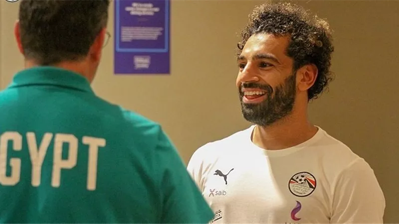 محمد صلاح يصل معسكر منتخب مصر بالإمارات