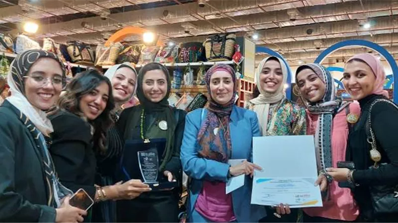الفنون التطبيقية بحلوان يفوزون بالمركز الـ1 فى حرفة حطب..بالأسماء