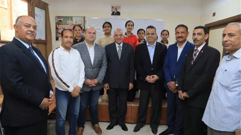محافظ الجيزة يتابع تطعيم الطلاب ضد الالتهاب السحائي بالمدارس
