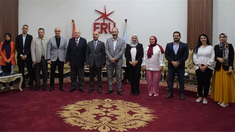 أسباب زيارة وفد المجلس الأعلى للجامعات لمركز التحول الرقمى بالجامعة المصرية الروسية.. صور