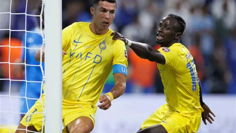 بسبب كأس العالم.. رونالدو يحسم موقفه من تمديد عقده مع النصر