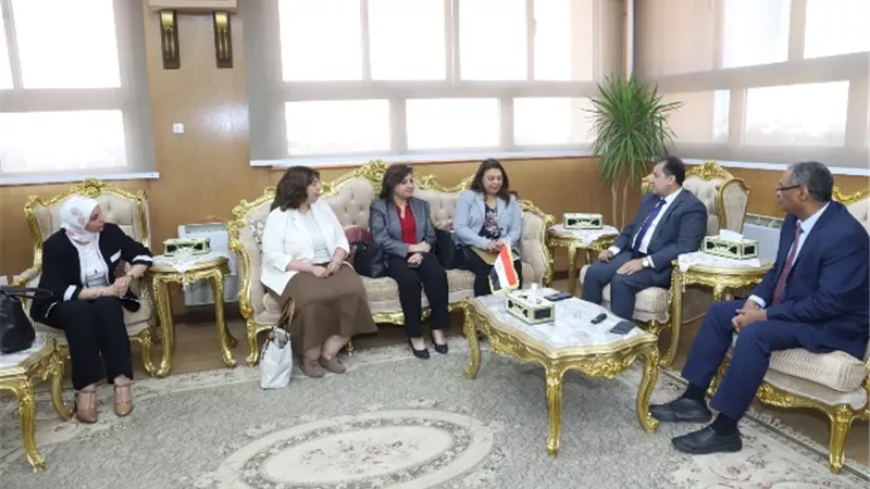 رئيس جامعة جنوب الوادي يستقبل وفد الجامعة الأمريكية