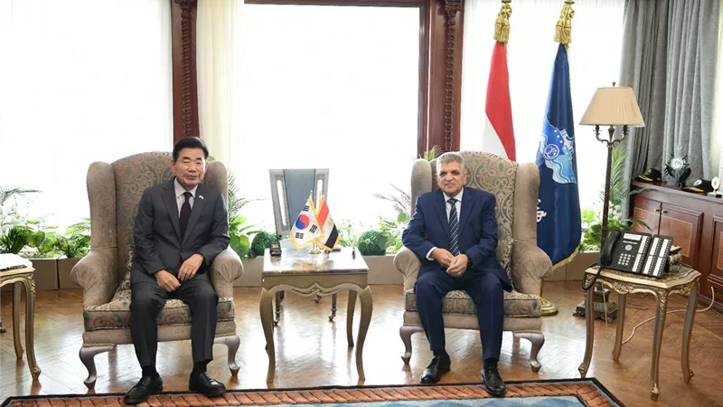 أسامة ربيع يبحث التعاون مع رئيس الجمعية الوطنية بكوريا الجنوبية
