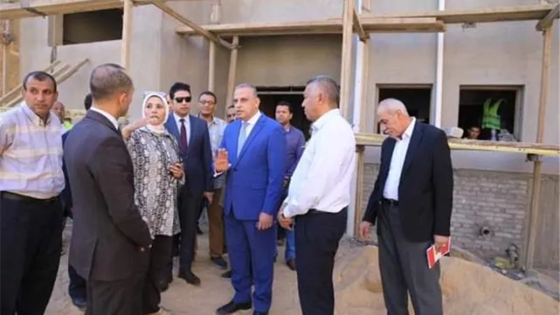 محافظ سوهاج يتفقد أعمال إنشاء مركز السيطرة الموحد للشبكة الوطنية