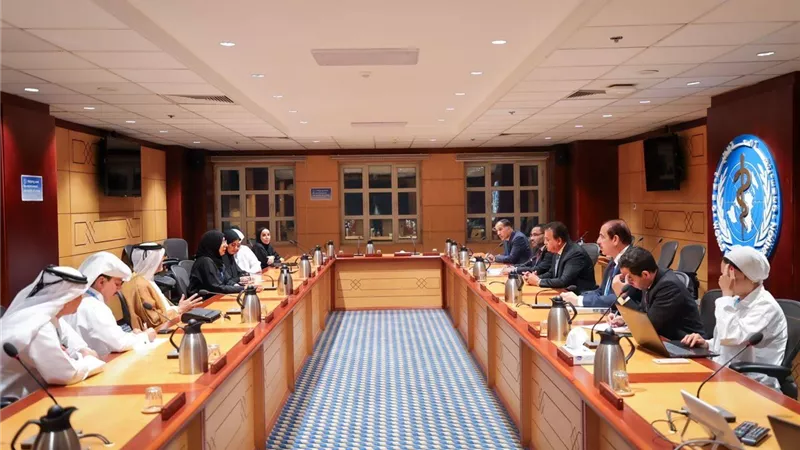 وزير الصحة يبحث التعاون مع نظيرته القطرية
