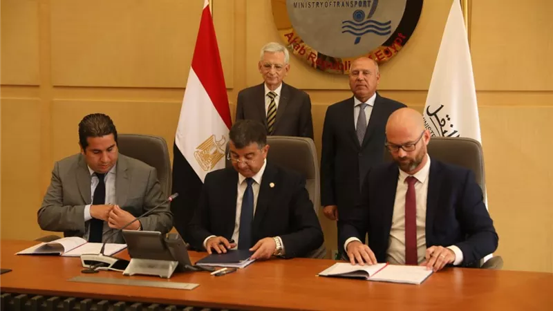 الوزير والسفير الفرنسي يشهدان مذكرة تفاهم بشأن الخط السادس لمترو القاهرة