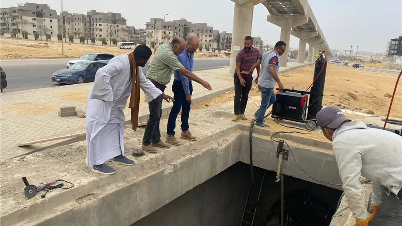 الإسكان : دفع الأعمال الجارية بالطرق ومحطات روافع الصرف الصحي بالقاهرة الجديدة