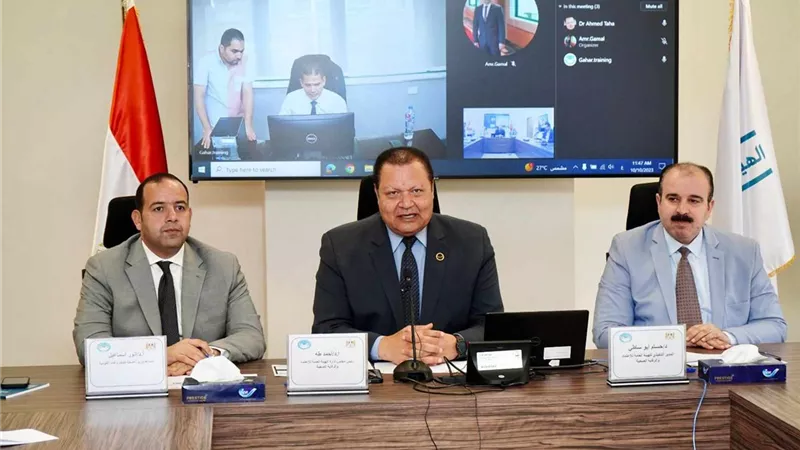 لدعم الاستثمار بالقطاع..الصحة تبحث تيسيرات اصدار تراخيص بناء وتشغيل منشآتها