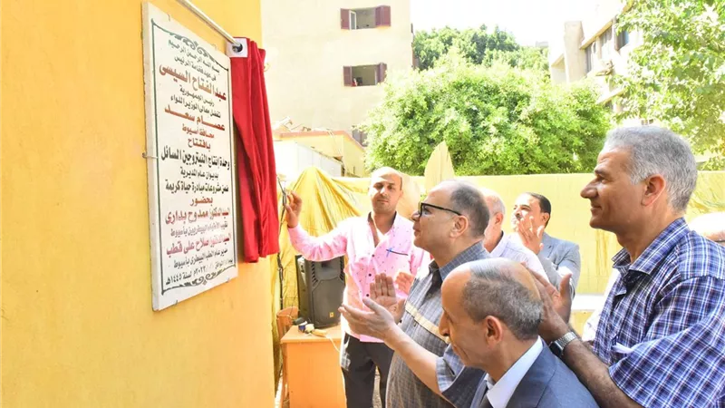 محافظ أسيوط يفتتح وحدة انتاج النيتروجين السائل بمديرية الطب البيطري