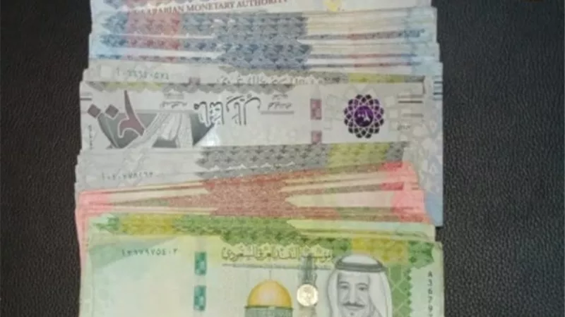 ضبط شخص حاول تهريب عملات 