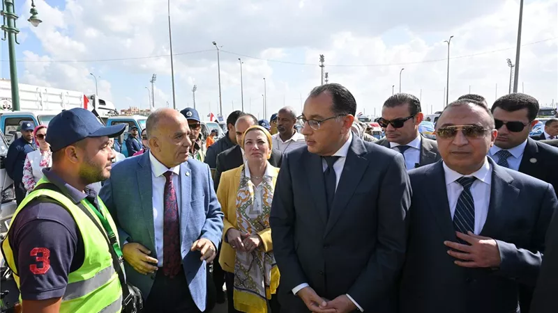 رئيس الوزراء يتابع عمل منظومة إدارة المخلفات بالإسكندرية