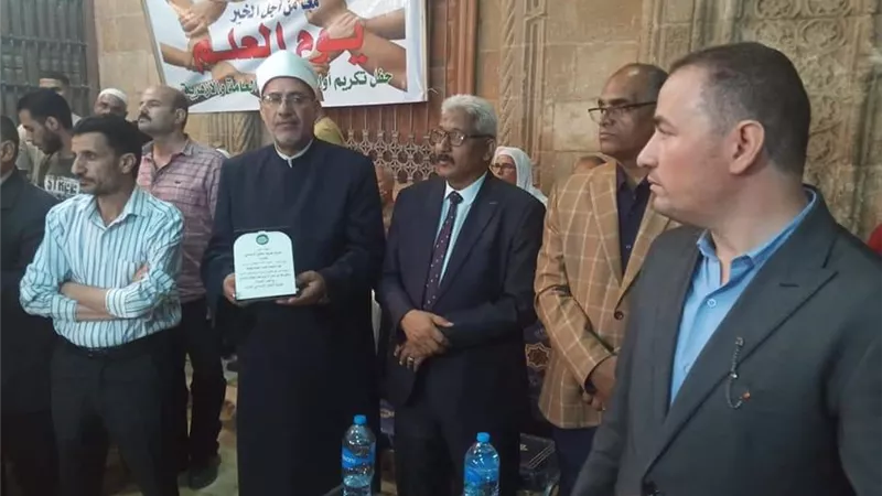 خريجي الأزهر بالمنيا يحتفلون بيوم العلم