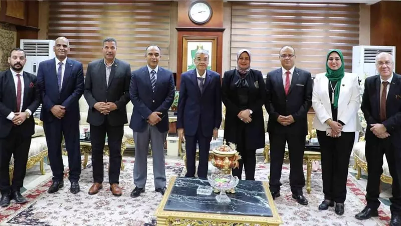 القاضي ووفد مدارس النيل الدولية يبحثان آليات توسع جديدة
