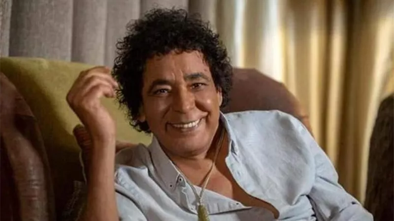 أكرم حسني يهنئ محمد منير بعيد ميلاده