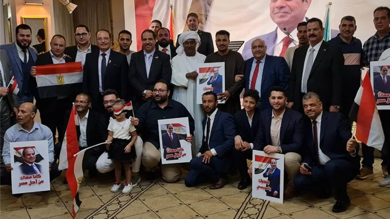 مظاهرة حب للرئيس السيسى من الجالية المصرية بالرياض .. صور
