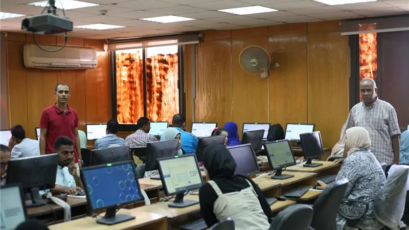 مركز التحول الرقمي بجامعة جنوب الوادي يجري اختبارات لـ 117 باحثا