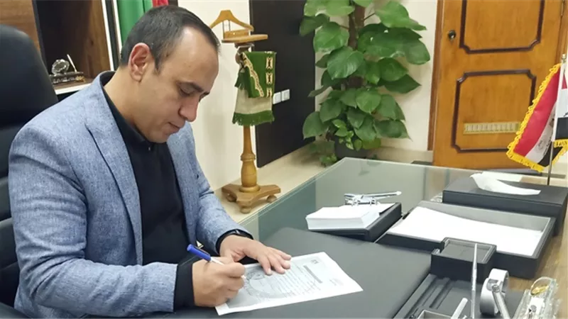 جهاز الشروق يرفع كفاءة وتأمين شبكة الإنارة العامة فى المدينة صور