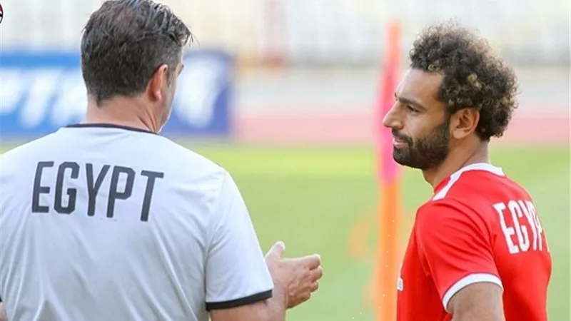كواليس اجتماع محمد صلاح مع فيتوريا قبل لقاء مصر وزامبيا الليلة