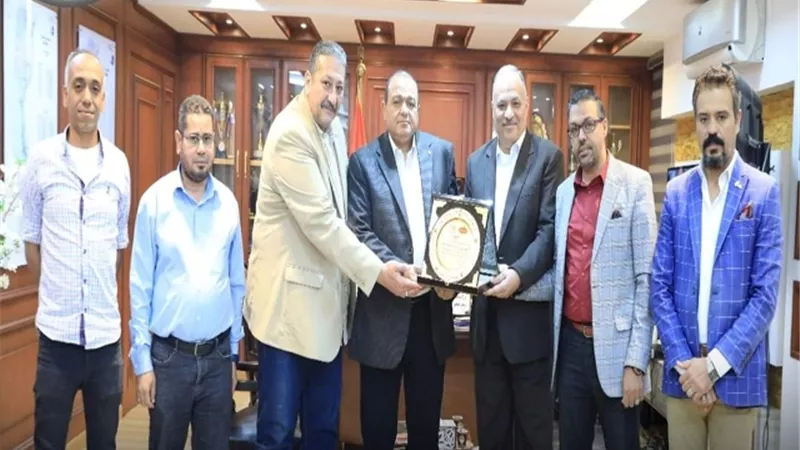 تكريم رئيس مياه المنيا علي المجهود المتميز والارتقاء بجودة الاداء