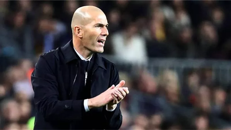 تقارير اسبانية: زيدان يعود إلى تدريب ريال مدريد