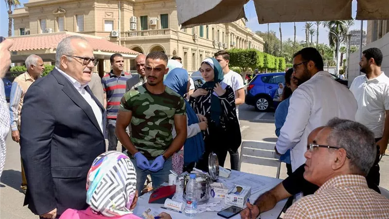 حملة بجامعة القاهرة للتبرع بالدم تضامنًا مع أشقائنا فى قطاع غزة