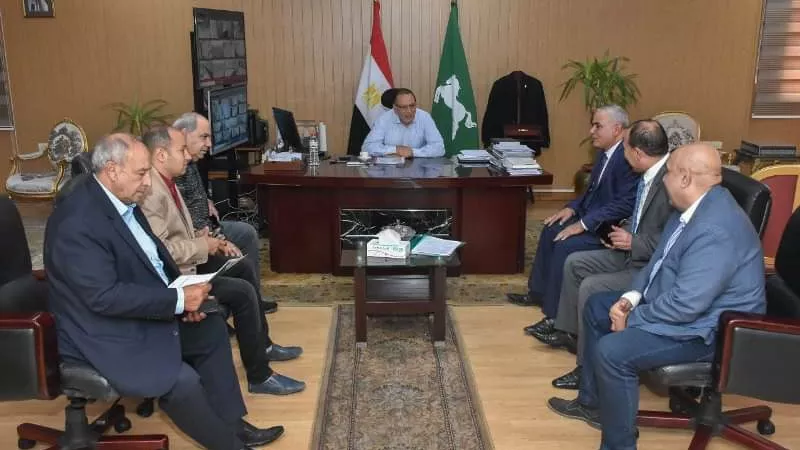 محافظ الشرقية يلتقي عددا من أعضاء البرلمان