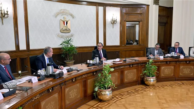 رئيس الوزراء يستعرض الخطط المستقبلية لشركة 
