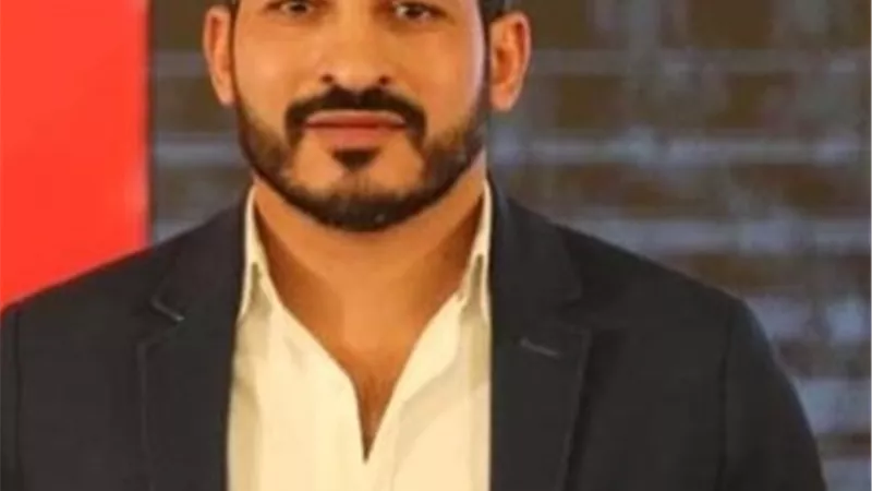 سيد معوض: نجلي عمر مستمر مع الأهلي والأحمر لن يرفض احترافه