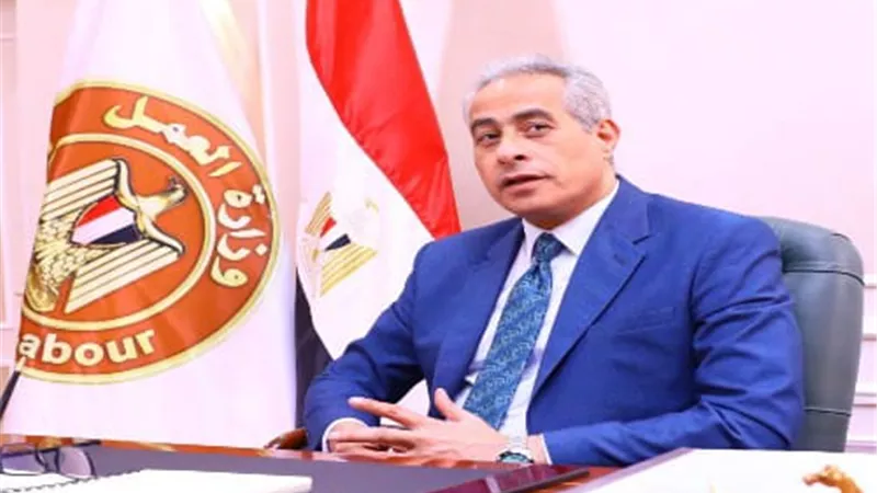 شحاتة: 10 تكليفات وقرارات رئاسية نقلت ملف العمل إلى مثال يحتذى به
