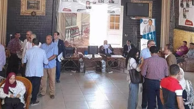 إقبال متوسط لفتح باب التصويت