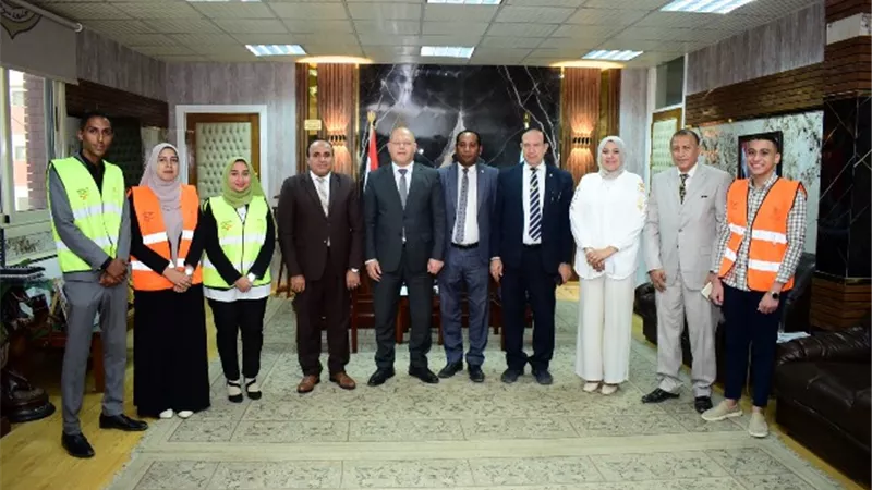 رئيس جامعة سوهاج يوجه بتكثيف الحملات التوعوية بمخاطر الإدمان