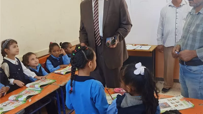 وكيل وزارة التعليم بقنا يقوم بزياره مفاجئه بمدرسة كوبرى حجازه