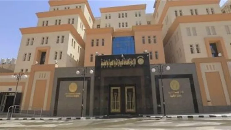 ألف دولار ومستضيف مصرى .. أهم بنود قرار تقنين أوضاع الأجانب فى مصر