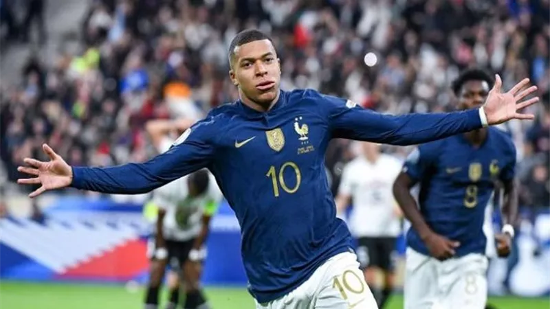 فرنسا تتأهل إلى يورو 2024 بثنائية أمام هولندا .. فيديو