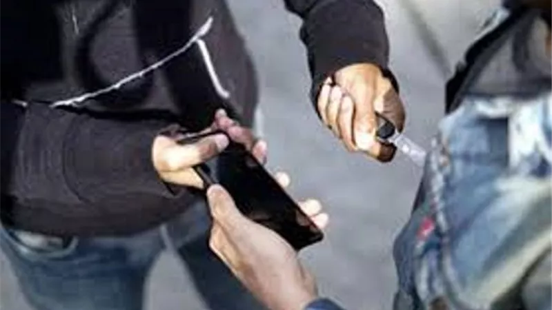 كيف يتغير وصف جريمة السرقة من جنحة إلى جناية ؟