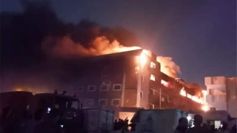 اندلاع حريق داخل 3 مخازن كارتون تابعة لمصنع أحذية بالمرج
