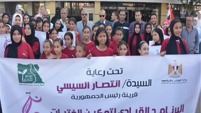 500 فتاة تجوب مدينة بنها بأعلام مصر .. والهجان يتقدم المسيرة