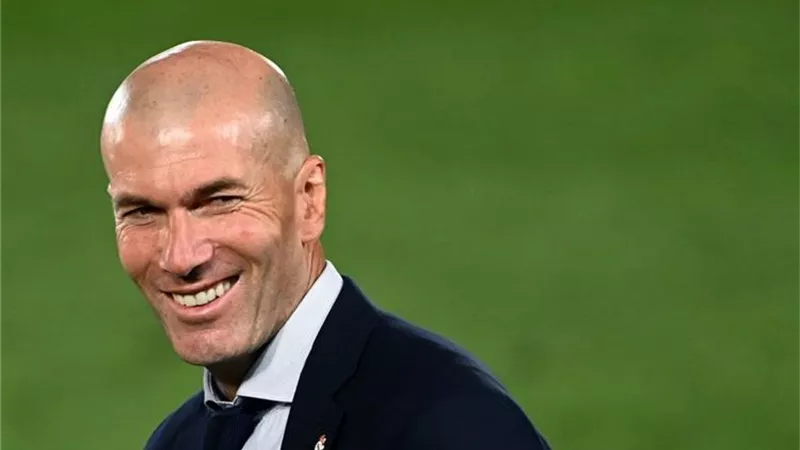 زيدان يعود لتدريب ريال مدريد بعد رحيل انشيلوتى للبرازيل