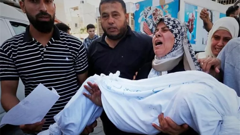 مستشفيات قطاع غزة:315 شهيدًا بينهم 90 طفلا جراء العدوان منذ الصباح