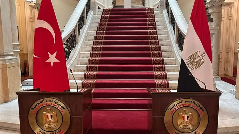 وزير الخارجية التركى: سنرسل طائرتى مساعدات لمطار العريش بالتنسيق